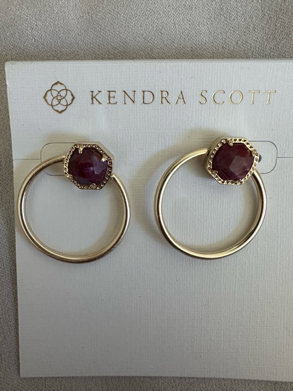 Kendra Scott Davie Hoops in Gold and Raspberry Labradorite